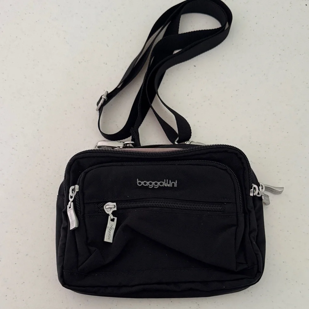 Baggallini Black Crossbody Bag with Silver Accents - Picture 1 of 2